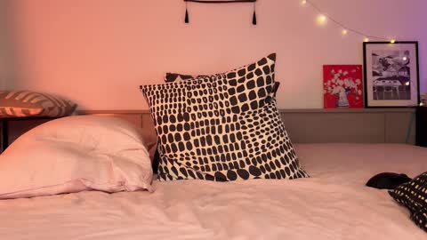 Ann online show from November 18, 6:01 pm