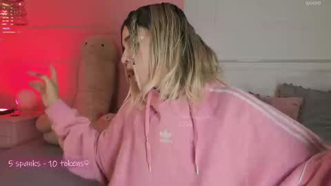 _tammarra_ online show from September 19, 1:34 pm