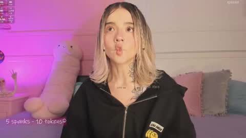 _tammarra_ online show from October 11, 5:22 pm