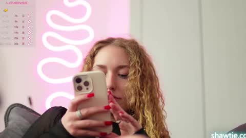 Snapshot of _taylor_swift chatting on January 14, 7:06 am Taylor online show from January 14, 7:06 am