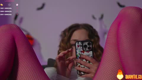 Snapshot of _taylor_swift chatting on November 6, 11:11 am Taylor online show from November 6, 11:11 am