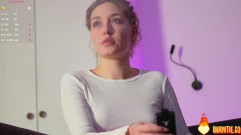 Snapshot of _taylor_swift chatting on November 18, 5:45 am Taylor online show from November 18, 5:45 am