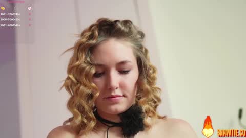 Snapshot of _taylor_swift chatting on December 15, 7:23 am Taylor online show from December 15, 7:23 am