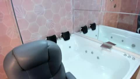 _taylorblack online show from May 8, 11:37 am