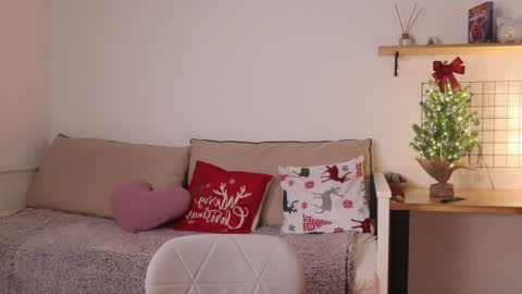 Snapshot of _teasecake_ chatting on January 11, 1:16 am Annie online show from January 11, 1:16 am