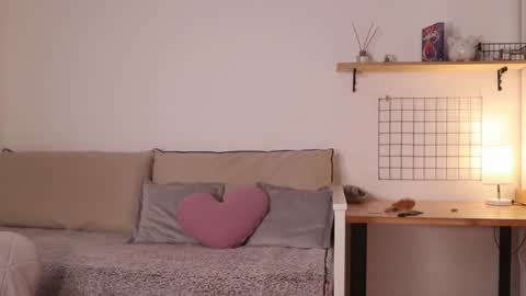 Snapshot of _teasecake_ chatting on January 17, 1:57 am Annie online show from January 17, 1:57 am