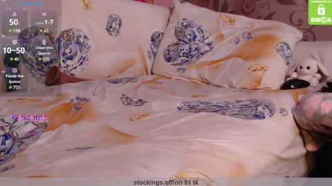 Mia online show from February 3, 9:30 am