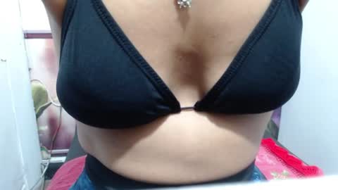 Snapshot of _thamaraa_ chatting on July 19, 3:27 pm Tamara online show from July 19, 3:27 pm