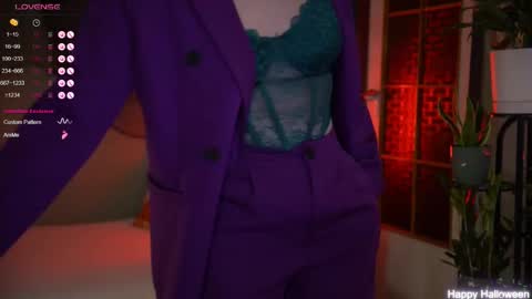 Evi online show from October 31, 8:10 pm