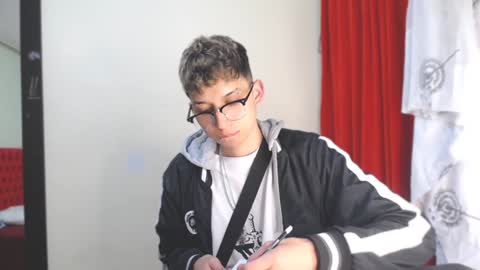 Thomas online show from January 8, 10:06 pm