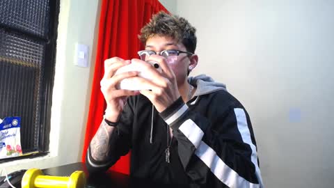 Thomas online show from February 1, 9:51 pm