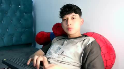 Snapshot of _thomas_hot_ chatting on February 19, 4:41 am Thomas online show from February 19, 4:41 am