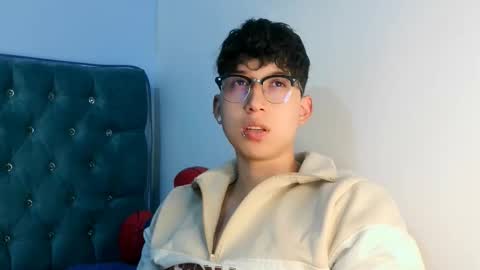 Snapshot of _thomas_hot_ chatting on February 25, 2:21 am Thomas online show from February 25, 2:21 am