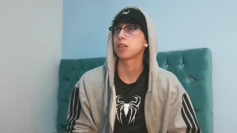 Snapshot of _thomas_hot_ chatting on April 13, 8:20 am Thomas online show from April 13, 8:20 am