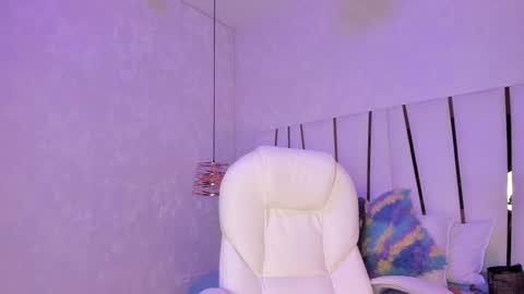 Snapshot of _tinyrousse_ chatting on January 12, 7:10 pm Rousse online show from January 12, 7:10 pm