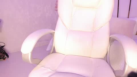 Snapshot of _tinyrousse_ chatting on January 19, 7:58 pm Rousse online show from January 19, 7:58 pm
