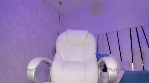 Snapshot of _tinyrousse_ chatting on February 2, 6:20 pm Rousse online show from February 2, 6:20 pm