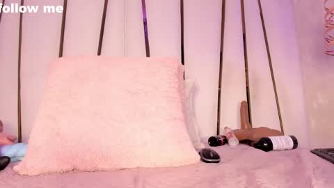 Snapshot of _tinyrousse_ chatting on February 23, 1:24 am Rousse online show from February 23, 1:24 am