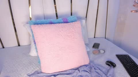 Snapshot of _tinyrousse_ chatting on March 7, 8:00 pm Rousse online show from March 7, 8:00 pm