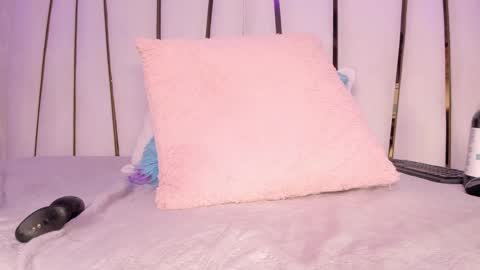 Snapshot of _tinyrousse_ chatting on March 9, 8:42 pm Rousse online show from March 9, 8:42 pm