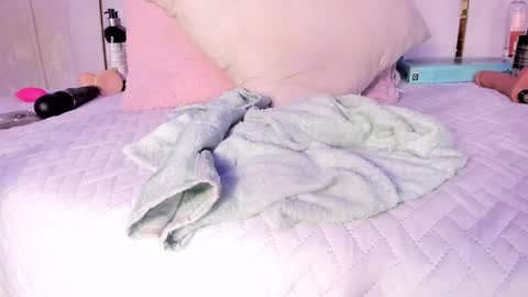 Snapshot of _tinyrousse_ chatting on March 12, 10:17 pm Rousse online show from March 12, 10:17 pm