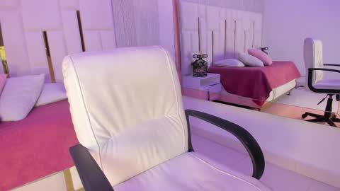 Rousse  online show from December 22, 7:33 pm