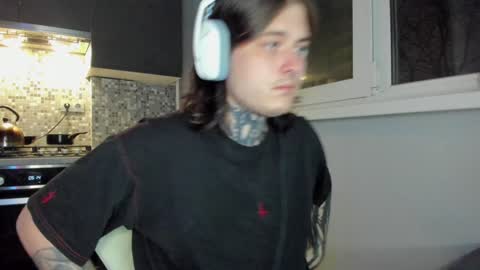 _torfin_ online show from December 1, 11:36 pm