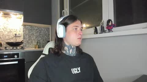 _torfin_ online show from February 20, 6:02 pm