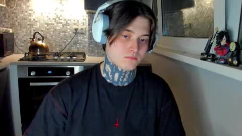 _torfin_ online show from February 1, 8:18 pm