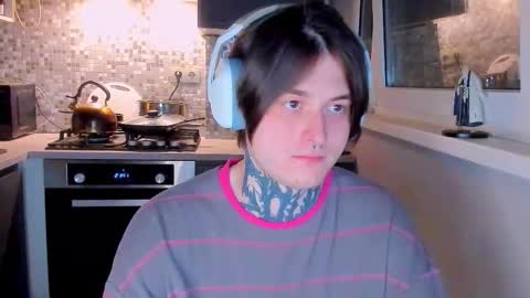 _torfin_ online show from March 14, 10:26 pm