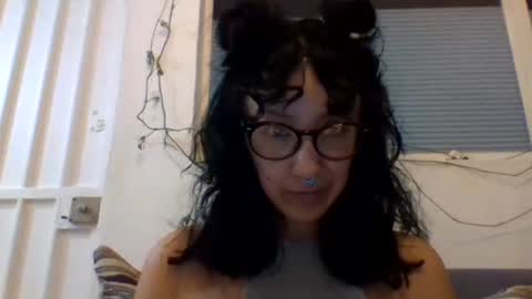Snapshot of _tutti_frutti_ chatting on February 16, 2:31 am _tutti_frutti_ online show from February 16, 2:31 am