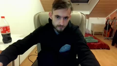 Snapshot of _v_l_a_d_ chatting on February 8, 1:32 am Vlad online show from February 8, 1:32 am