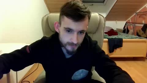 Snapshot of _v_l_a_d_ chatting on February 15, 12:59 am Vlad online show from February 15, 12:59 am