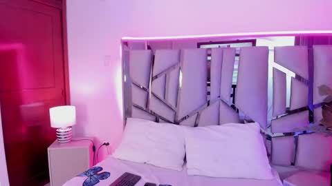 _valeria_saenz_ online show from September 29, 2:06 am