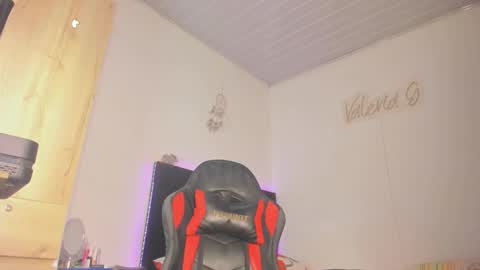    online show from October 12, 10:53 pm