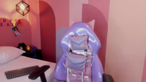 Snapshot of _valeryboobs_ chatting on April 10, 2:33 pm _valeryboobs_ online show from April 10, 2:33 pm