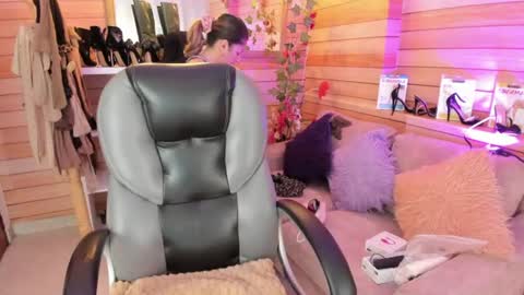 Snapshot of _victoria_collins chatting on June 22, 10:56 am Sol online show from June 22, 10:56 am