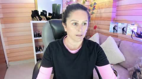 Snapshot of _victoria_collins chatting on June 26, 10:52 am Sol online show from June 26, 10:52 am