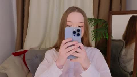 Violet online show from February 16, 8:11 pm