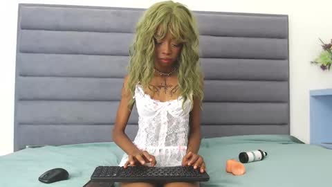 Snapshot of _violet_moon1 chatting on February 22, 9:59 pm _violet_moon1 online show from February 22, 9:59 pm