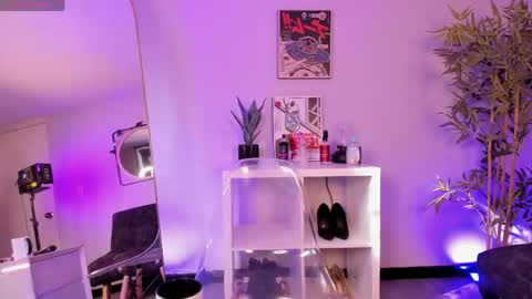 Snapshot of _violeta_owo_ chatting on April 23, 12:29 pm Evelyn online show from April 23, 12:29 pm