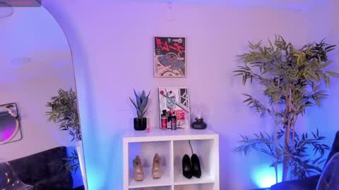 Snapshot of _violeta_owo_ chatting on April 24, 1:02 pm Evelyn online show from April 24, 1:02 pm