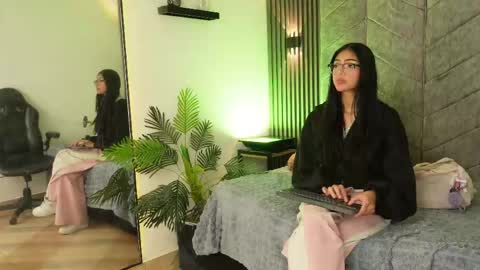   online show from April 27, 8:07 pm