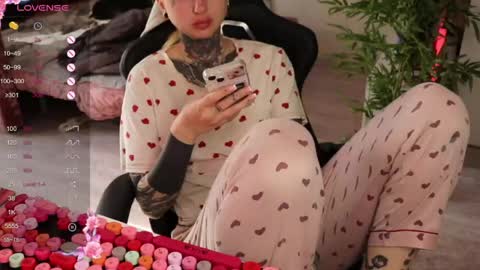 Alis online show from May 6, 1:49 pm