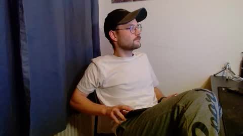 Snapshot of _whoisthatguy_ chatting on October 20, 5:13 pm _whoisthatguy_ online show from October 20, 5:13 pm