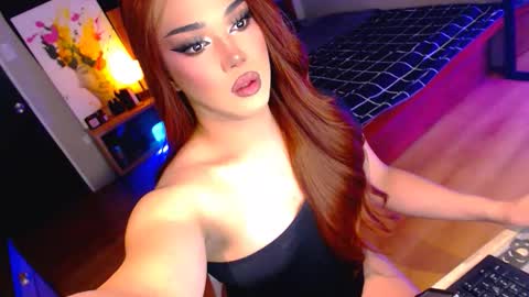 Snapshot of _womanofdreams_ chatting on February 9, 9:35 am Sofie online show from February 9, 9:35 am