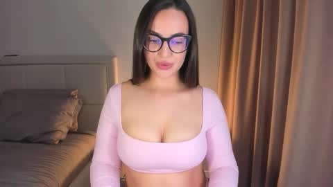 Snapshot of _worlin_ chatting on October 12, 10:03 am Nika online show from October 12, 10:03 am