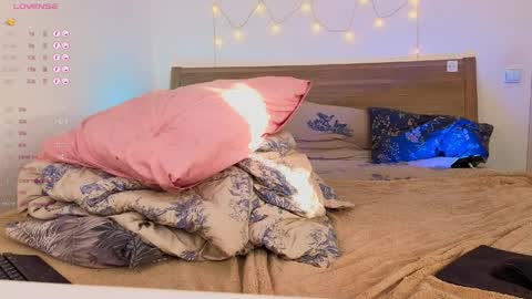 LITTLE FOX online show from March 28, 3:11 pm