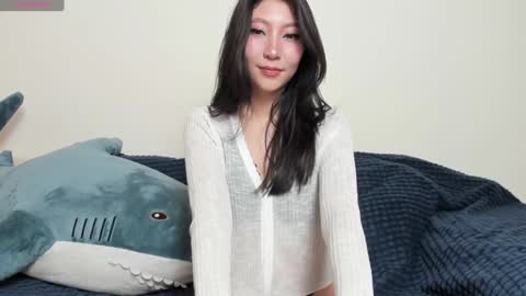 Mia online show from December 14, 6:52 pm
