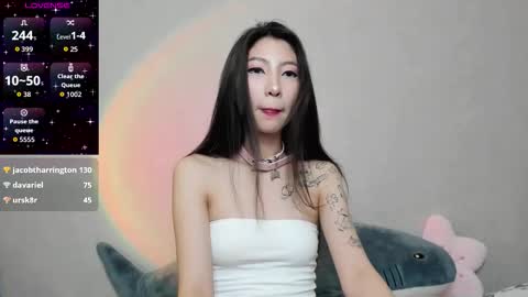 Mia online show from December 13, 7:53 pm